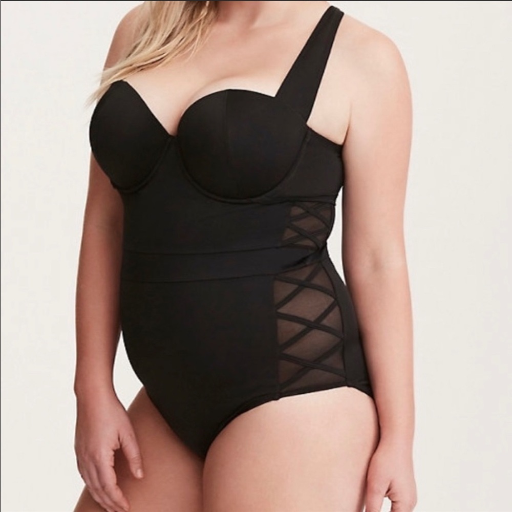 Torrid Swimsuit Size 2 (18/20)